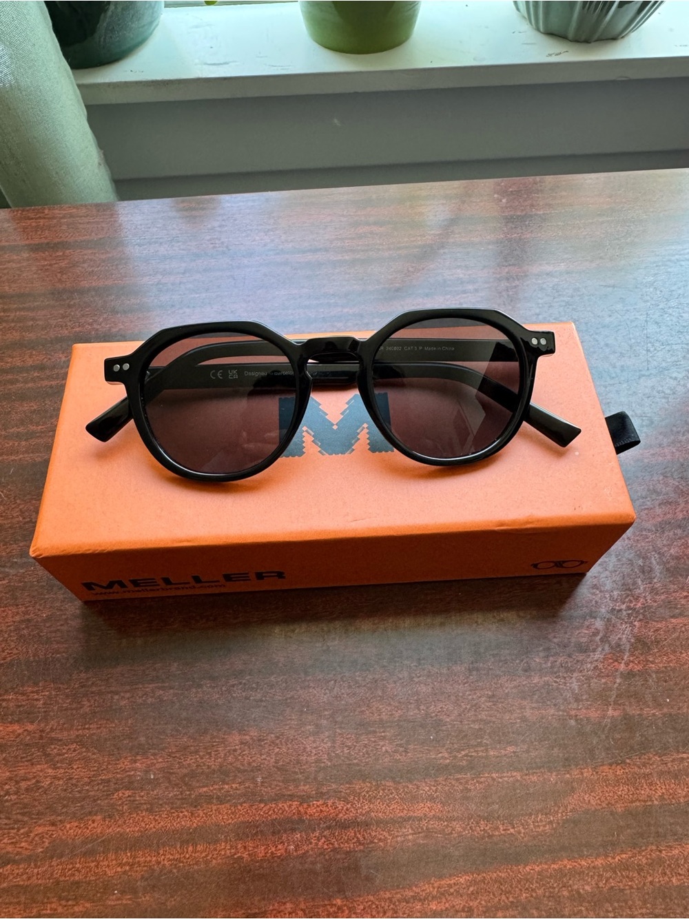 Meller Black Round Women's Sunglasses - Sleek UV Protection